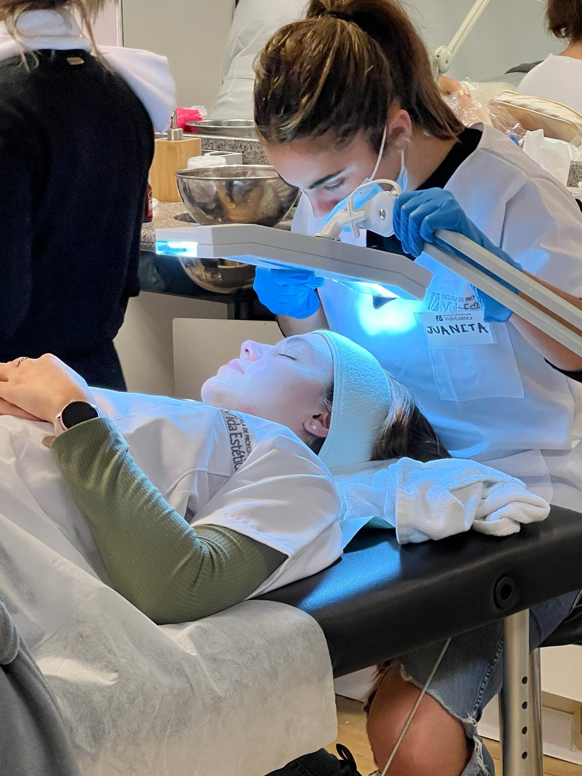 Curso de Cosmetología Nivel 1 - galería 3