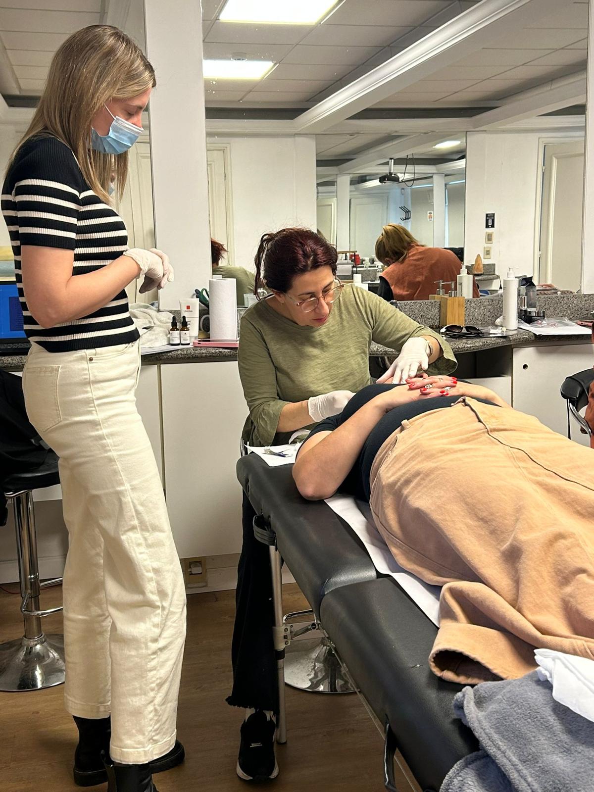 Taller Práctico de Dermaplaning: Innovación en Estética - galería 3